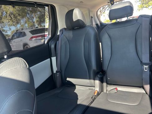 Used 2023 Kia Carnival SX Prestige image 12