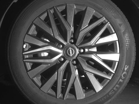 Used 2025 Nissan Altima 2.5 SV FWD image 9