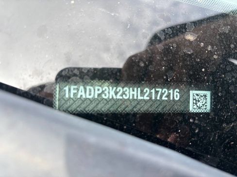 Used 2017 Ford Focus SE image 30