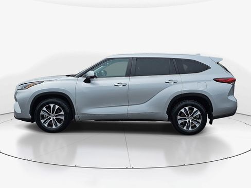 Used 2023 Toyota Highlander XLE FWD image 6