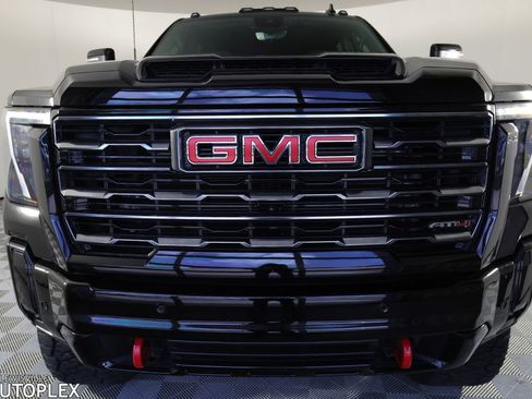 Used 2025 GMC Sierra 2500 AT4 w/ AT4 Premium Plus Package AWD/4WD image 2