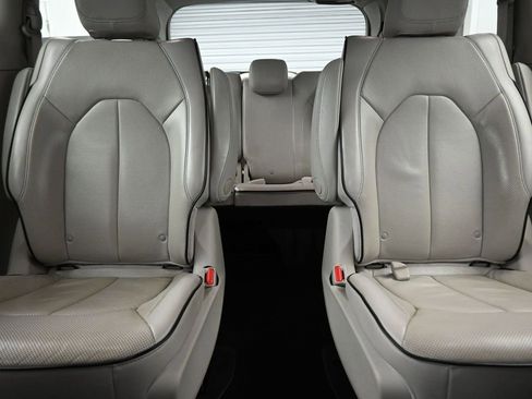 Used 2020 Chrysler Pacifica Limited w/ Advanced Safetytec Group image 35