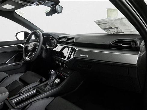 New 2025 Audi Q3 2.0T Premium image 9