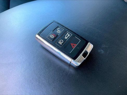 Used 2020 Land Rover Range Rover HSE image 10