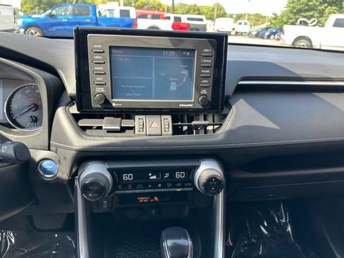 Used 2022 Toyota RAV4 XLE Premium AWD/4WD image 29