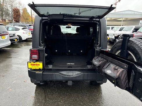 Used 2013 Jeep Wrangler Unlimited Sport image 12