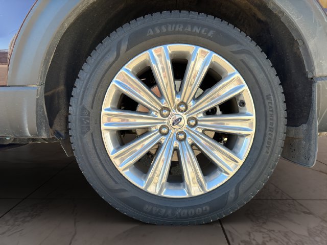 Used 2023 Ford Explorer Limited w/ Equipment Group 301A AWD/4WD image 28