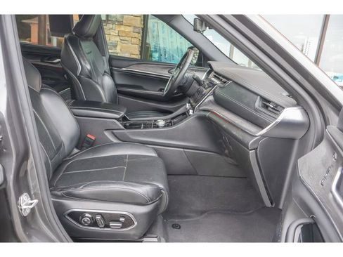 Used 2021 Jeep Grand Cherokee L Overland w/ Luxury Tech Group IV image 11