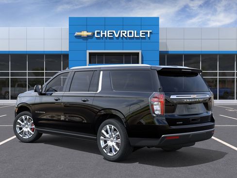 Used 2024 Chevrolet Suburban High Country w/ Premium Package 2 AWD/4WD image 3