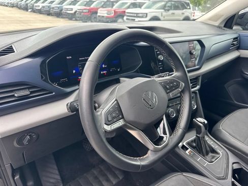 Used 2022 Volkswagen Taos SE FWD image 9