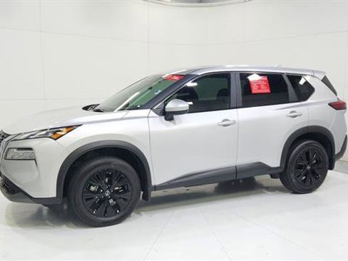 Certified 2023 Nissan Rogue SV image 3