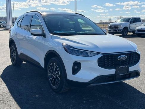 New 2026 Ford Escape SE image 3