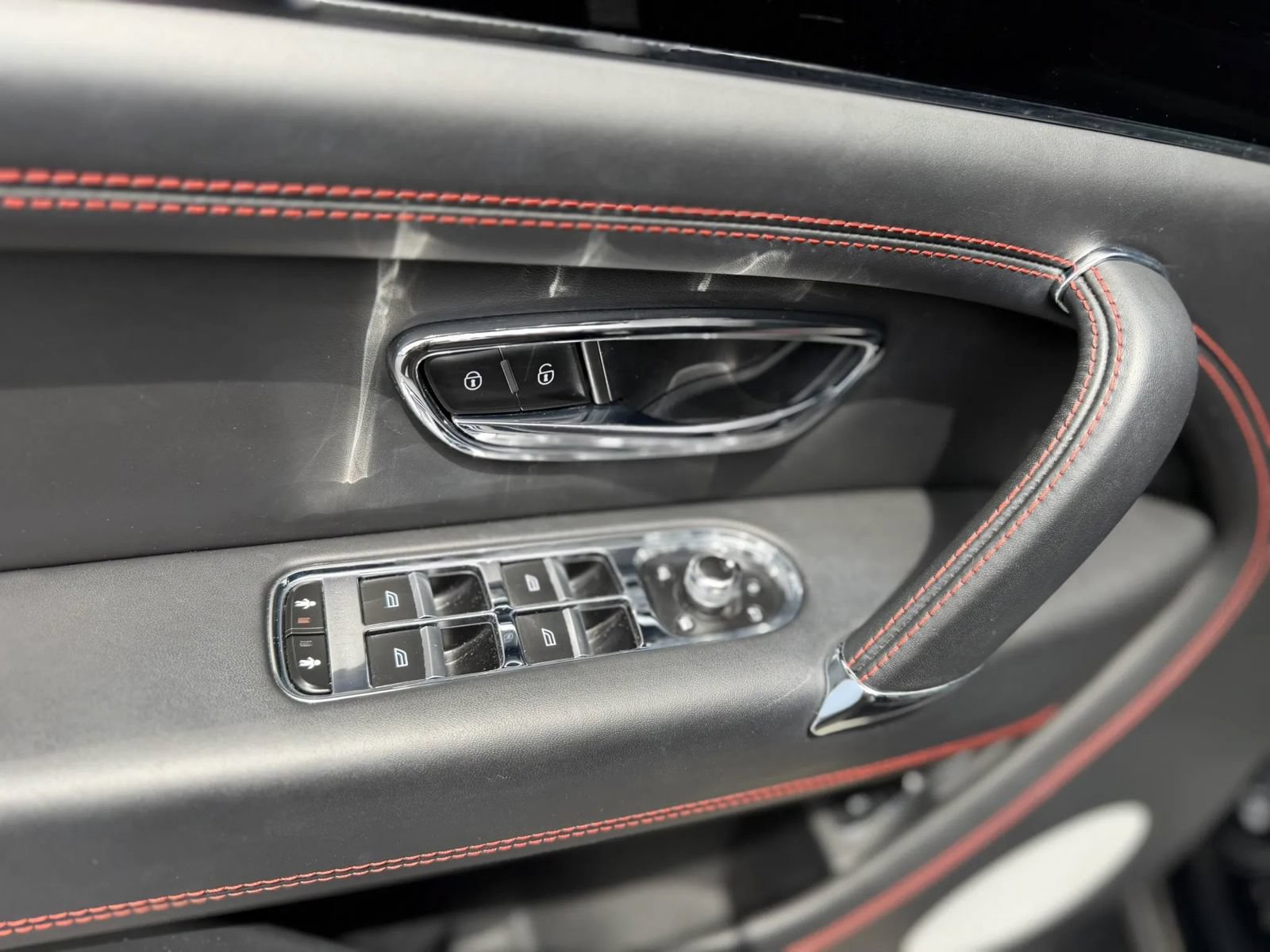 Used 2020 Bentley Bentayga AWD/4WD image 54