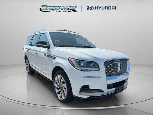 Used 2023 Lincoln Navigator Reserve AWD/4WD image 2