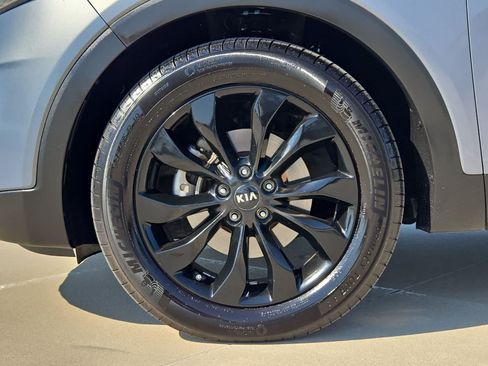 Used 2020 Kia Sorento S FWD image 12