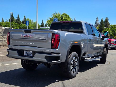 New 2026 GMC Sierra 2500 Denali w/ Denali Reserve Package AWD/4WD image 4