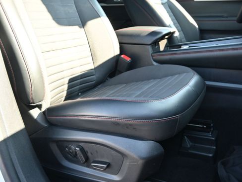 Used 2025 Ford Explorer ST-Line w/ Premium Package image 33