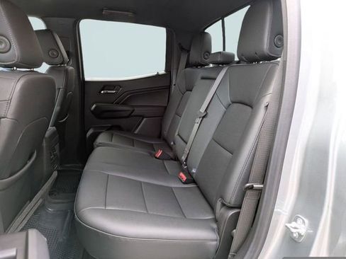 Used 2025 Chevrolet Colorado LT w/ LT Convenience Package image 14