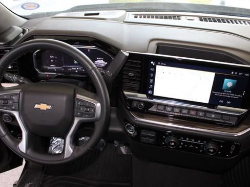 Used 2025 Chevrolet Silverado 1500 LT AWD/4WD image 25