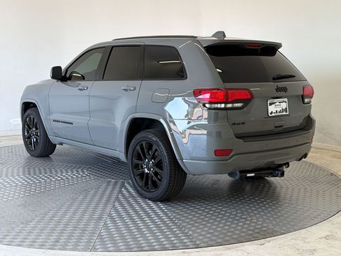 Used 2021 Jeep Grand Cherokee Laredo X AWD/4WD image 3