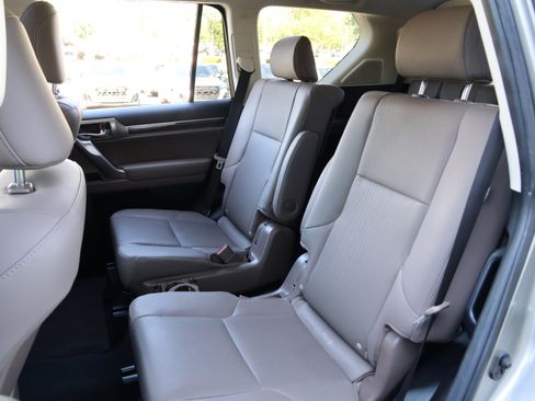 Certified 2023 Lexus GX 460 Premium w/ Accessory Package AWD/4WD image 17