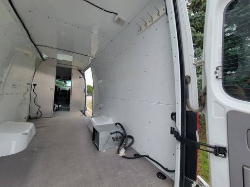 Used 2017 Freightliner Sprinter 3500 RWD image 32