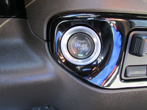 Used 2023 Chevrolet Silverado 1500 LT w/ Protection Package AWD/4WD image 34