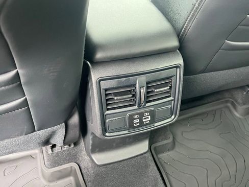 Used 2026 Subaru Forester Premium AWD/4WD image 17