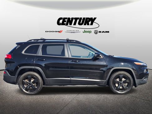 Used 2018 Jeep Cherokee Latitude w/ Altitude Package image 2