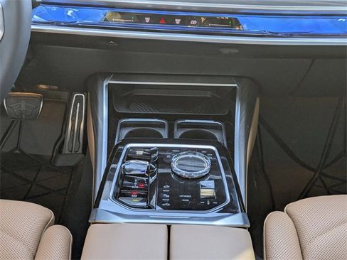Used 2025 BMW 740i image 18