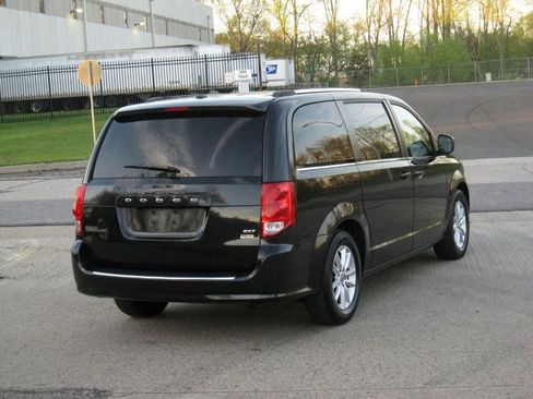Used 2018 Dodge Grand Caravan SXT image 13