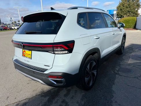 New 2026 Volkswagen Taos SE image 6