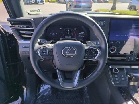 Used 2024 Lexus GX 550 AWD/4WD image 17