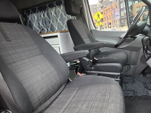 Used 2013 Mercedes-Benz Sprinter 2500 image 24