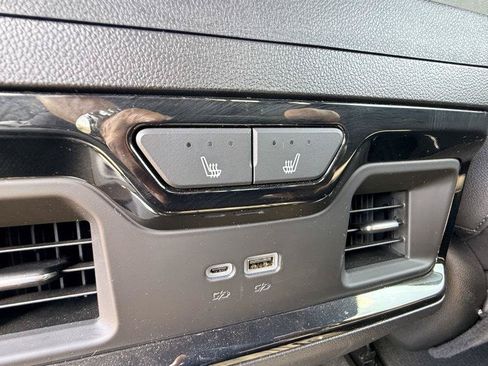 Used 2024 GMC Sierra 1500 AT4 w/ Technology Package AWD/4WD image 40
