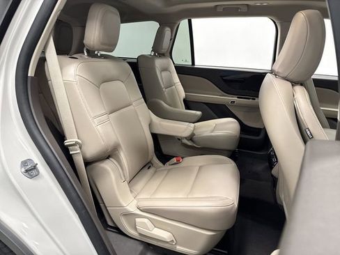 Used 2023 Lincoln Aviator AWD w/ Premium Package image 34