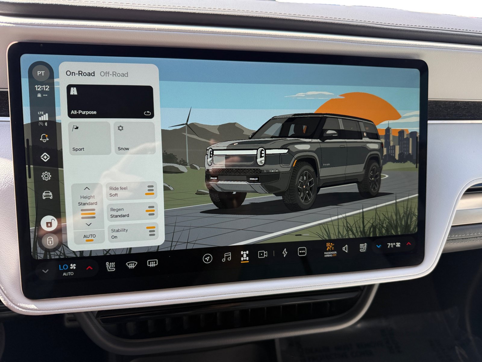 Used 2024 Rivian R1S Adventure Dual AWD/4WD image 12