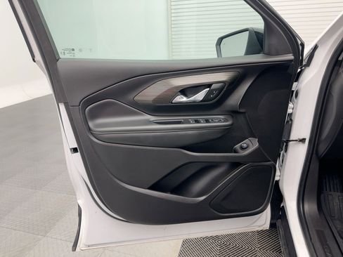 Used 2024 GMC Terrain SLE w/ Driver Convenience Package image 21