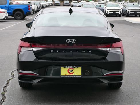 Used 2023 Hyundai Elantra SEL FWD image 5