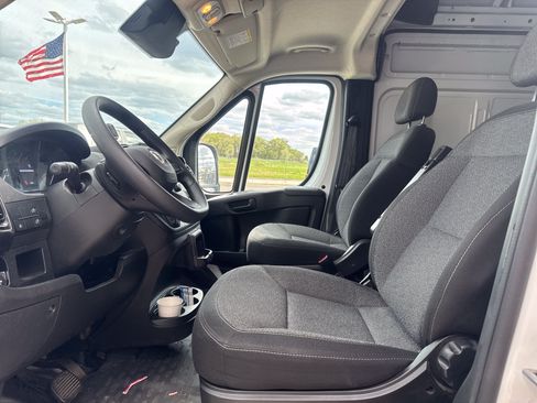 Used 2025 RAM ProMaster 2500 w/ Convenience Group FWD image 4