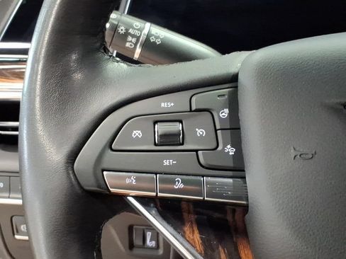 Used 2022 Cadillac Escalade Premium Luxury AWD/4WD image 22