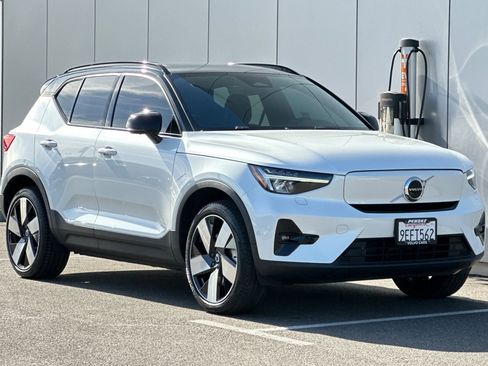 Used 2023 Volvo XC40 Recharge Ultimate image 7
