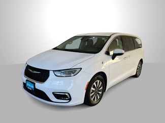 Used 2023 Chrysler Pacifica Touring-L FWD video 1