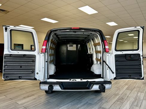 Used 2024 Chevrolet Express 2500 w/ Driver Convenience Package image 9