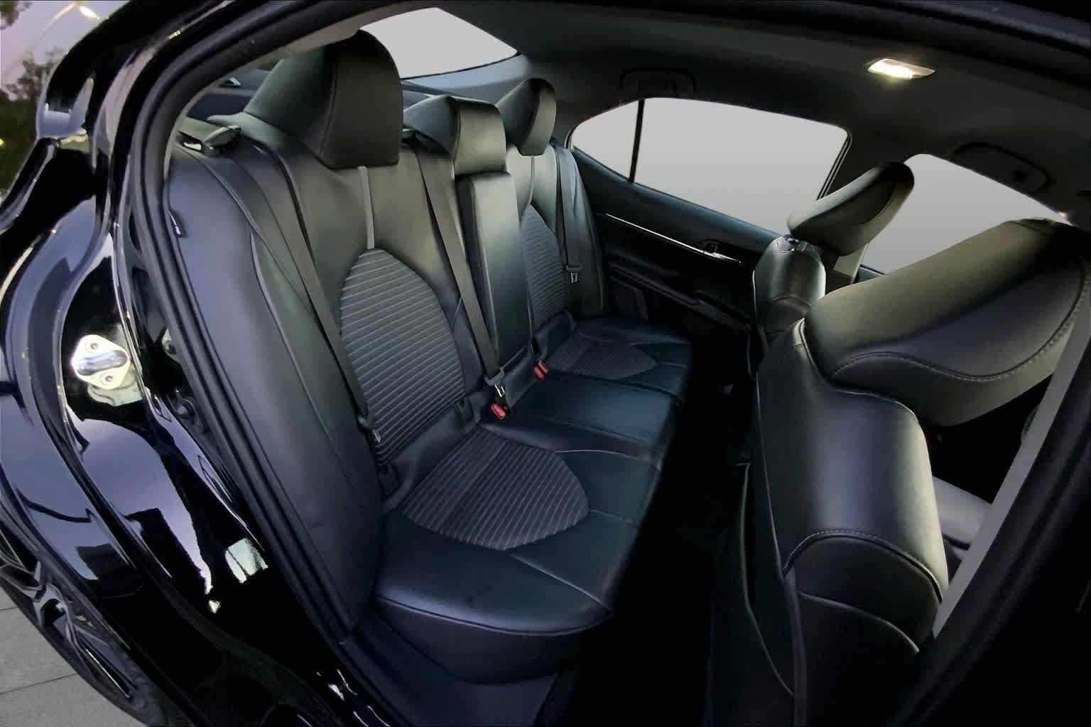 Used 2021 Toyota Camry SE FWD image 16