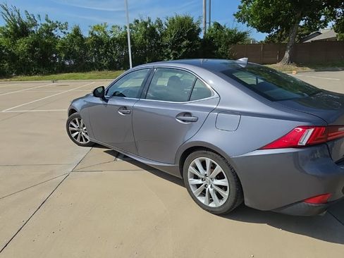 Used 2016 Lexus IS 200t RWD image 4