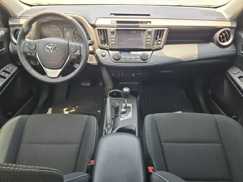 Used 2018 Toyota RAV4 XLE AWD/4WD image 9