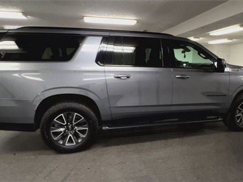 Used 2021 Chevrolet Suburban Z71 w/ Luxury Package image 9