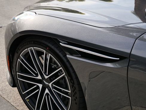 Used 2025 Aston Martin DB12 Coupe image 9