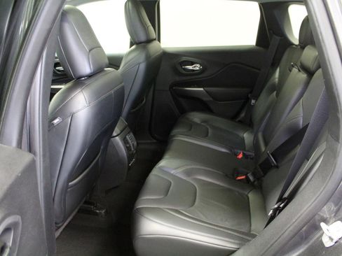 Used 2019 Jeep Cherokee Limited AWD/4WD image 22